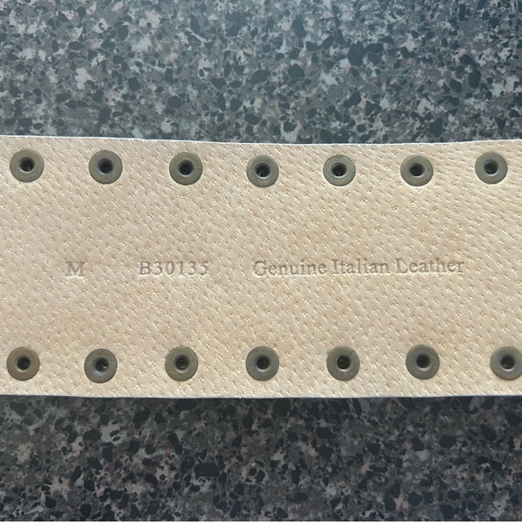 L & D Leather Studded Belt Size Medium 38” - Picture 4 of 6